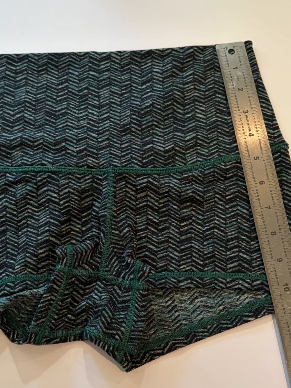 Lululemon Boogie Short (Roll Down) Irregular Spacebone Sea Mist Deep Green - Picture 3 of 6